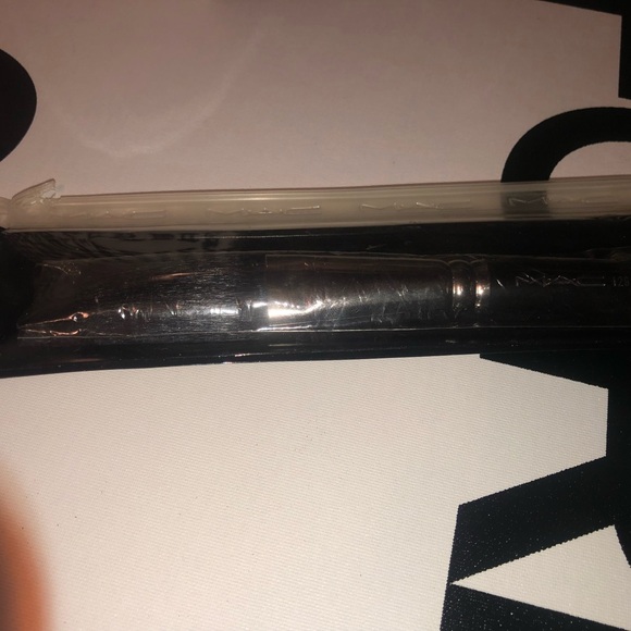 MAC COSMETICS BRUSH 129SH, BN. NATURAL FIBERS JAPAN - Picture 4 of 6